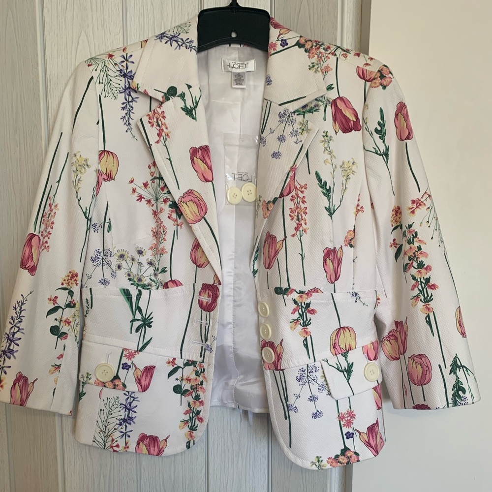 Beautiful Ann Talylor Loft Floral Blazer